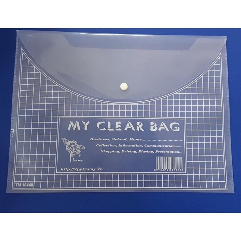 Bề mặt túi khổ A Clearbag được in hoa văn và dòng kẻ tinh tế trên nền trắng trong