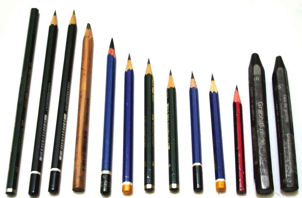 Nên chọn bút ngòi chì theo loại giấy, thương hiệu, độ đậm nhạt, và test trực tiếp