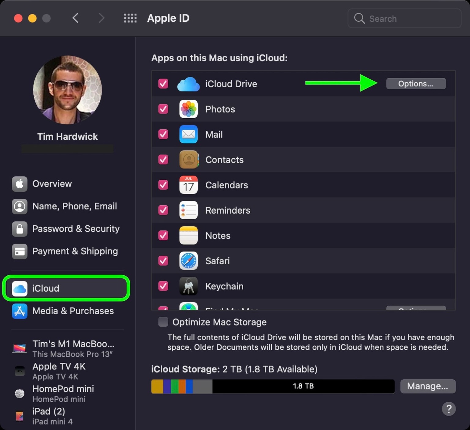 Mở Finder, tìm phần iCloud ở thanh bên trái. Bật iCloud Drive lên và điều chỉnh các cài đặt
