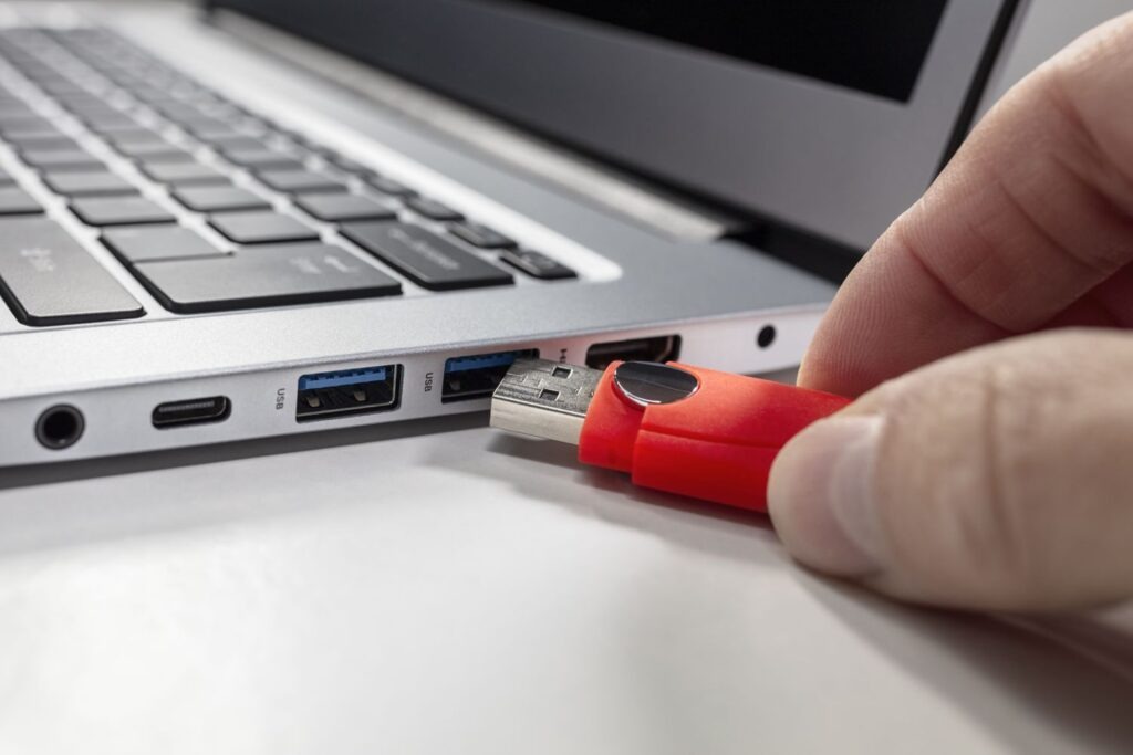 Lưu trữ hồ sơ trong ổ cứng ngoài hoặc USB