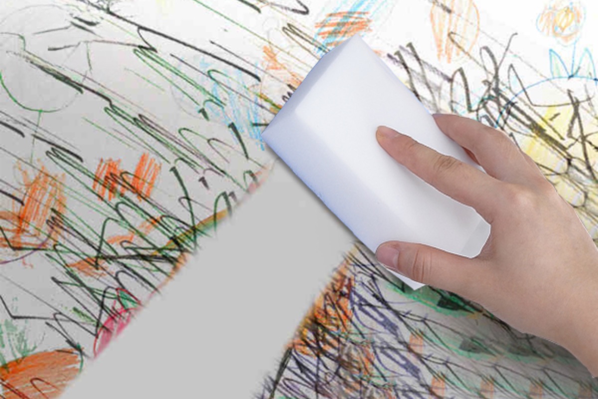 Xóa vết bút chì bằng foam chuyên dụng