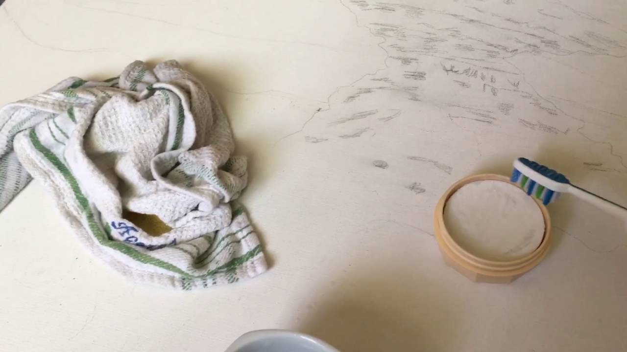 Tẩy bút chì với xà phòng rửa chén