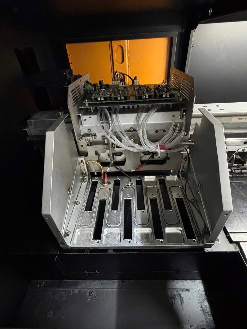 Xơ giấy và bụi giấy tích tụ trong đầu phun