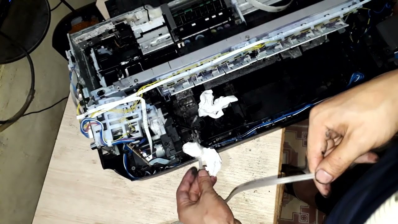 Giấy bị ẩm làm mực không thấm đúng cách