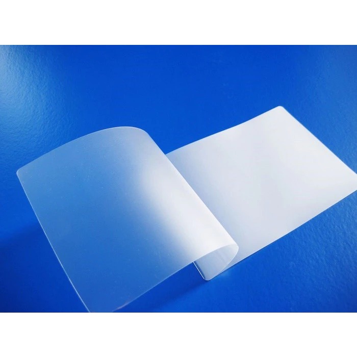 Màng ép plastic được cấu tạo từ hai lớp chính lớp nền hạt nhựa PET và lớp keo EVA