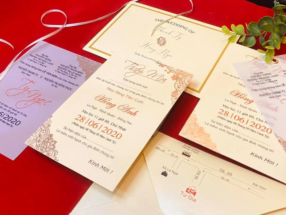 Giấy Couche có bề mặt láng, màu sắc nét, phù hợp in thiệp