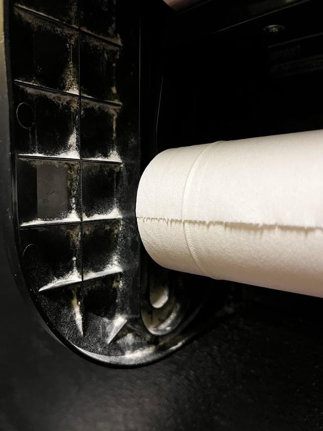 Bụi giấy không gây ngộ độc cấp tính, nhưng tiếp xúc lâu dài trong không gian kín ảnh hưởng hô hấp