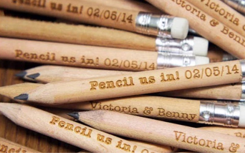 Mẫu khắc chữ bằng font đơn giản