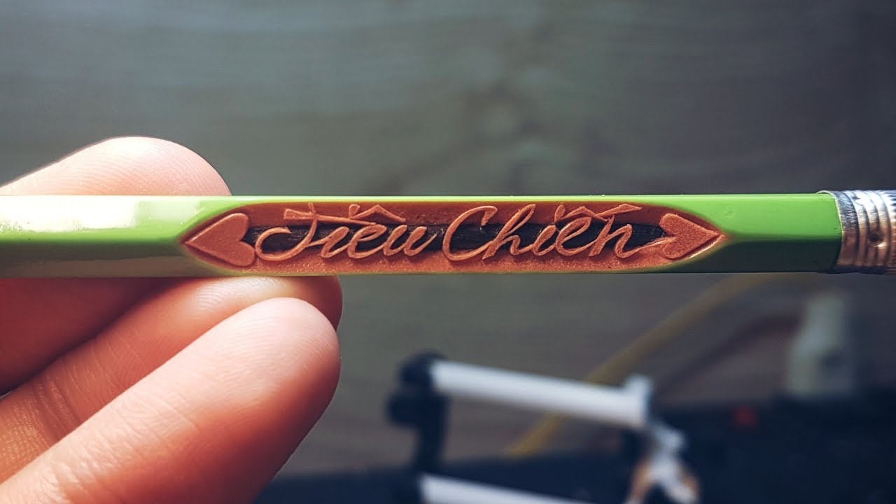 Mẫu khắc chữ uốn lượn