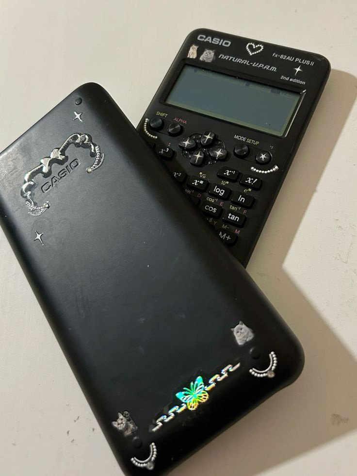 Sticker phong cách Dark Academia đang viral để trang trí máy tính Casio đẹp