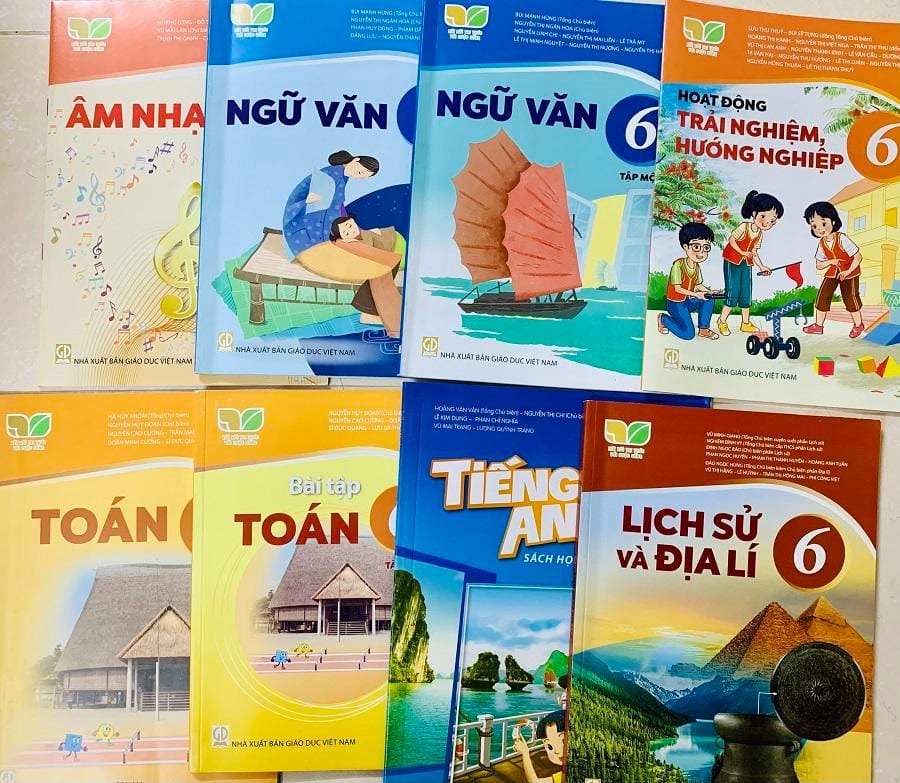 Một bộ sách giáo khoa đầy đủ là một trong những thứ cần cho năm học mới nhất