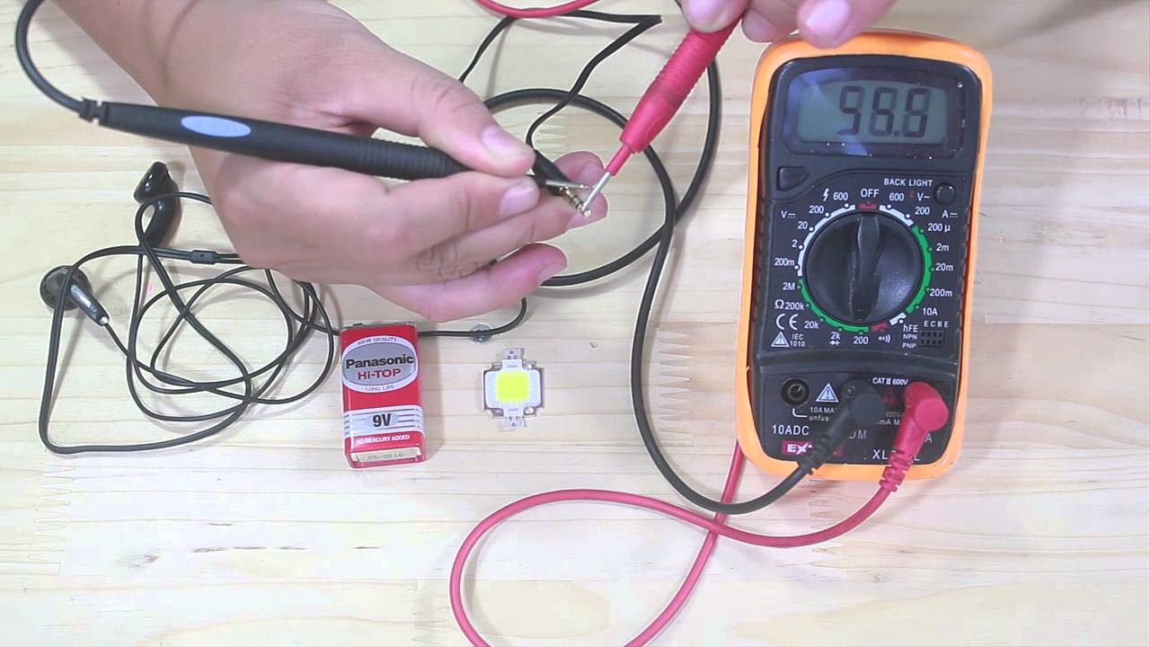 Đo điện áp khối pin 9V bằng đồng hồ đo mạch